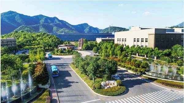 杭叉集团高压锂电叉车交付和鼎铜业