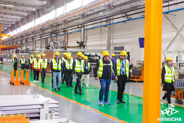 《2023走进杭叉》—南美代理商参观工厂