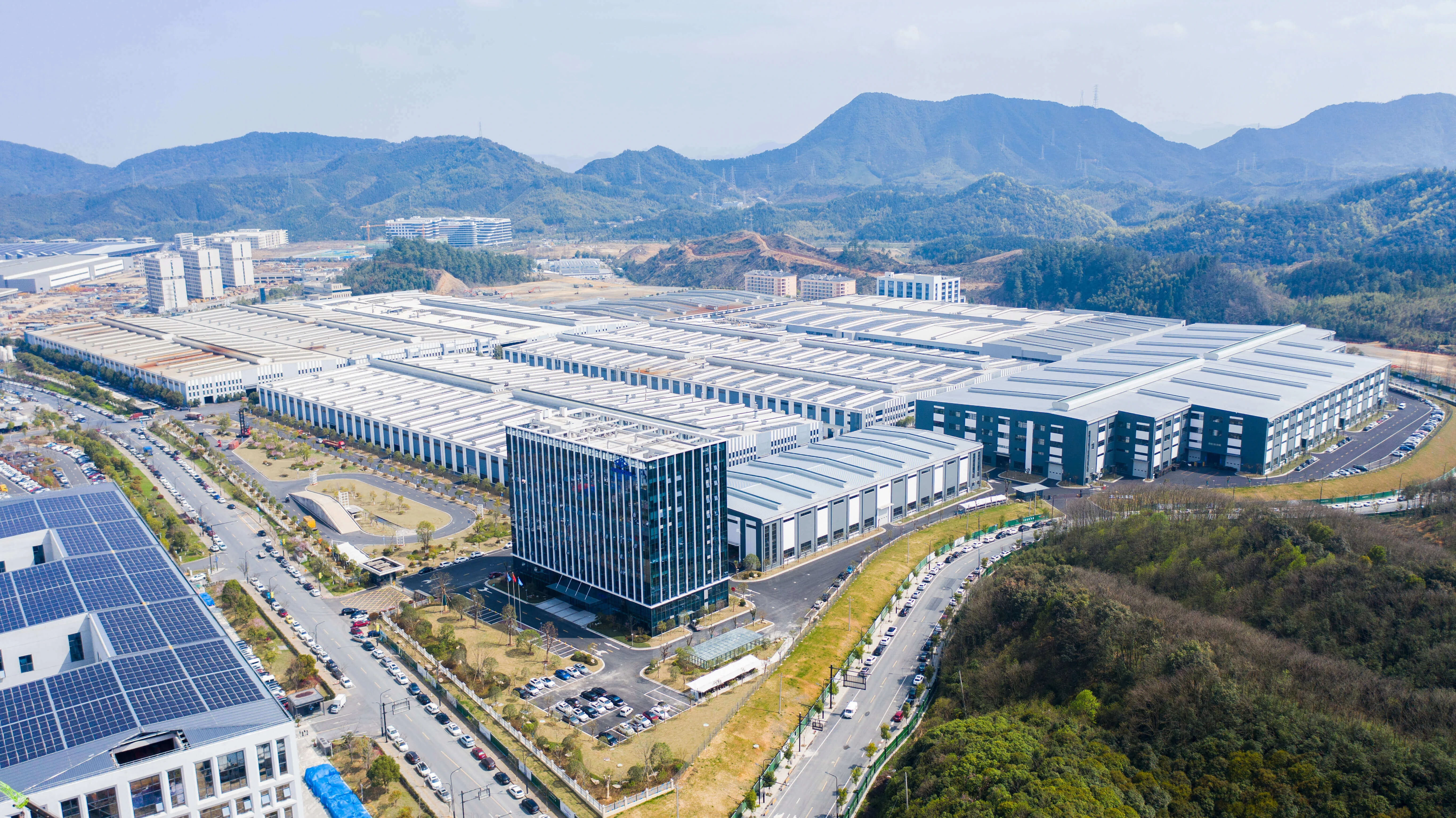 光荣榜！杭叉集团入选杭州市开发区（园区）高质量发展大会多项荣誉榜单，并签约大叉车先进制造基地项目