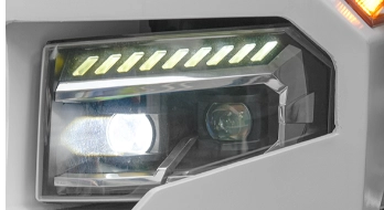  全车可选配LED灯具，节能环保。